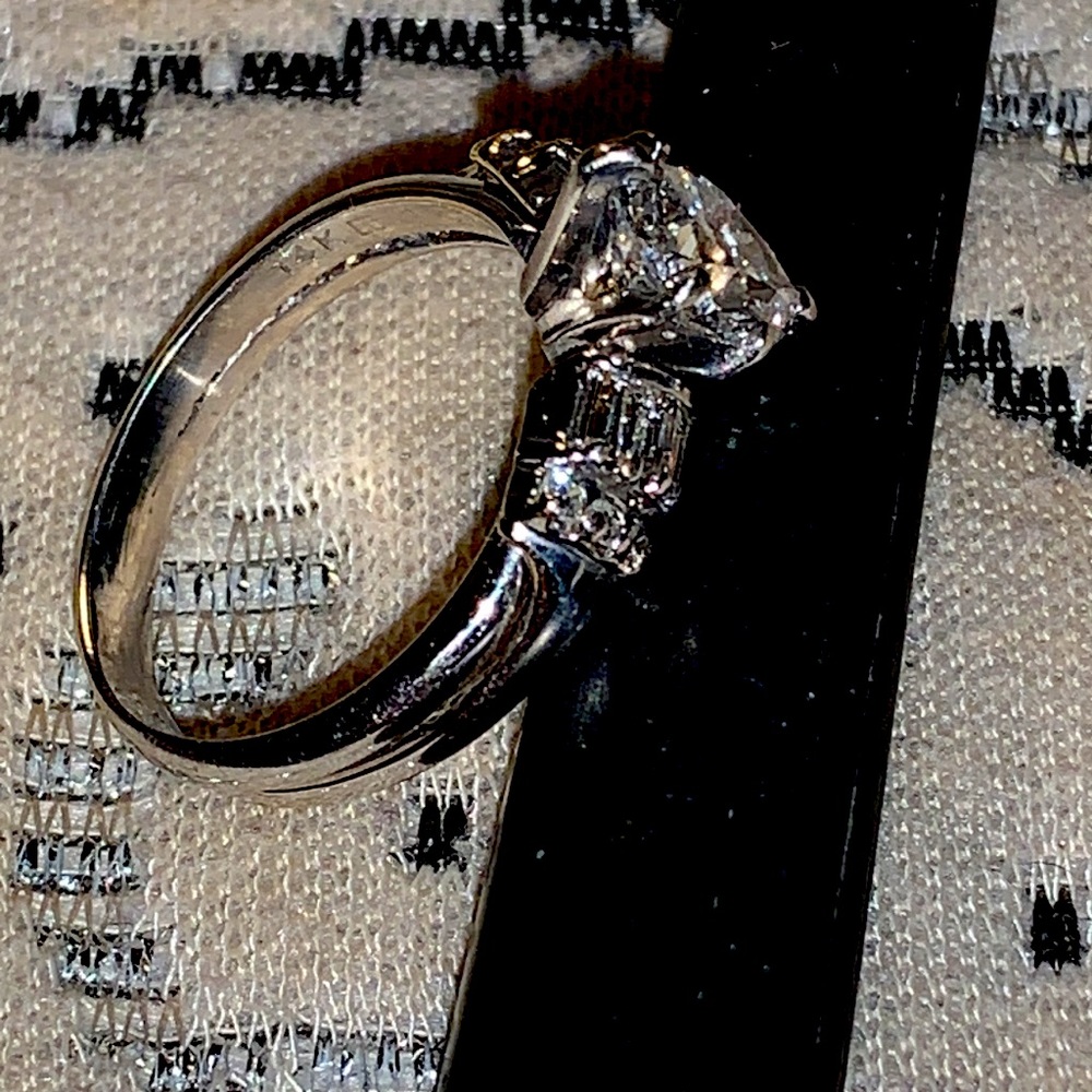 14k Excellent Diamond ring - Picture 3 of 6